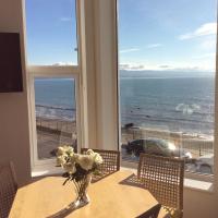 Marine Terrace Apartments, hotel in Criccieth