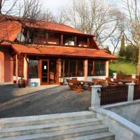 Ubytovanie na súkromí KIKA, hotel in Santovka