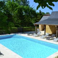 Cozy Holiday Home in Brion with Swimming Pool, hôtel à Brion