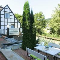 Beautiful holiday home near the ski area, hotel di Oberkirchen, Schmallenberg