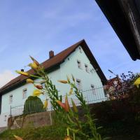 Cosy holiday home in the Upper Palatinate Forest with a fenced garden and seating corner, hotel en Stadlern