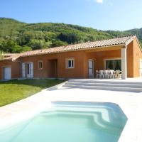 Luxurious Villa in Thueyts with Private Pool, hotell i Thueyts