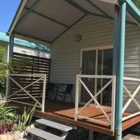 Kingfisher Caravan Park โรงแรมในทินแคนเบย์