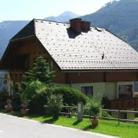 Haus Grundner – hotel w mieście Großsölk