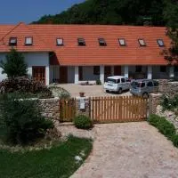 Bakonyi Apartmanház Eplény โรงแรมในเอปลีนี