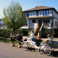 Marketa's Bed and Breakfast, hotel cerca de Victoria Inner Harbour Airport - YWH, Victoria