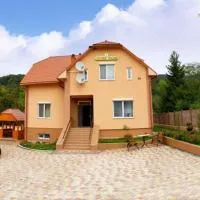 Sadiba "Lisova Pisnia", hotel a Synyak