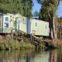 Marshlands Lakeside Nature Retreat, hotel v mestu Barton upon Humber