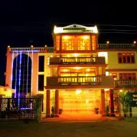 Sandalwood Hotel: Nyaung Shwe şehrinde bir otel