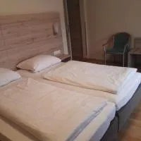 Hotel Gasthof Momm, hotel em Brunnthal