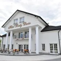 Hotel Biały Dwór, hotelli kohteessa Okuninka