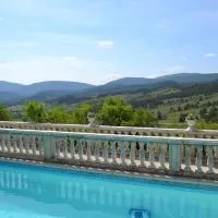 Logis Hôtel Le Vieil Amandier, hotelli kohteessa Trigance