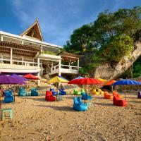 The Point Beach-Front Balangan, hotel en Jimbaran