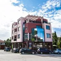 Family Hotel Pak Tam, hotell i Karlovo