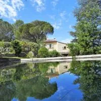 Le Mas des Oliviers, hotel v destinácii Salernes