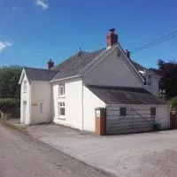 Ty Newydd, hotell sihtkohas Llangadog