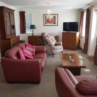 1 Derby Court Castletown, hotel in Castletown
