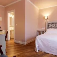Hostal Los Castañuelos, готель у місті Канделеда