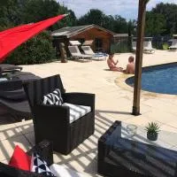 Logis Hôtel & Spa Déjeunez Sous L'Arbre, hotelli kohteessa Rousset