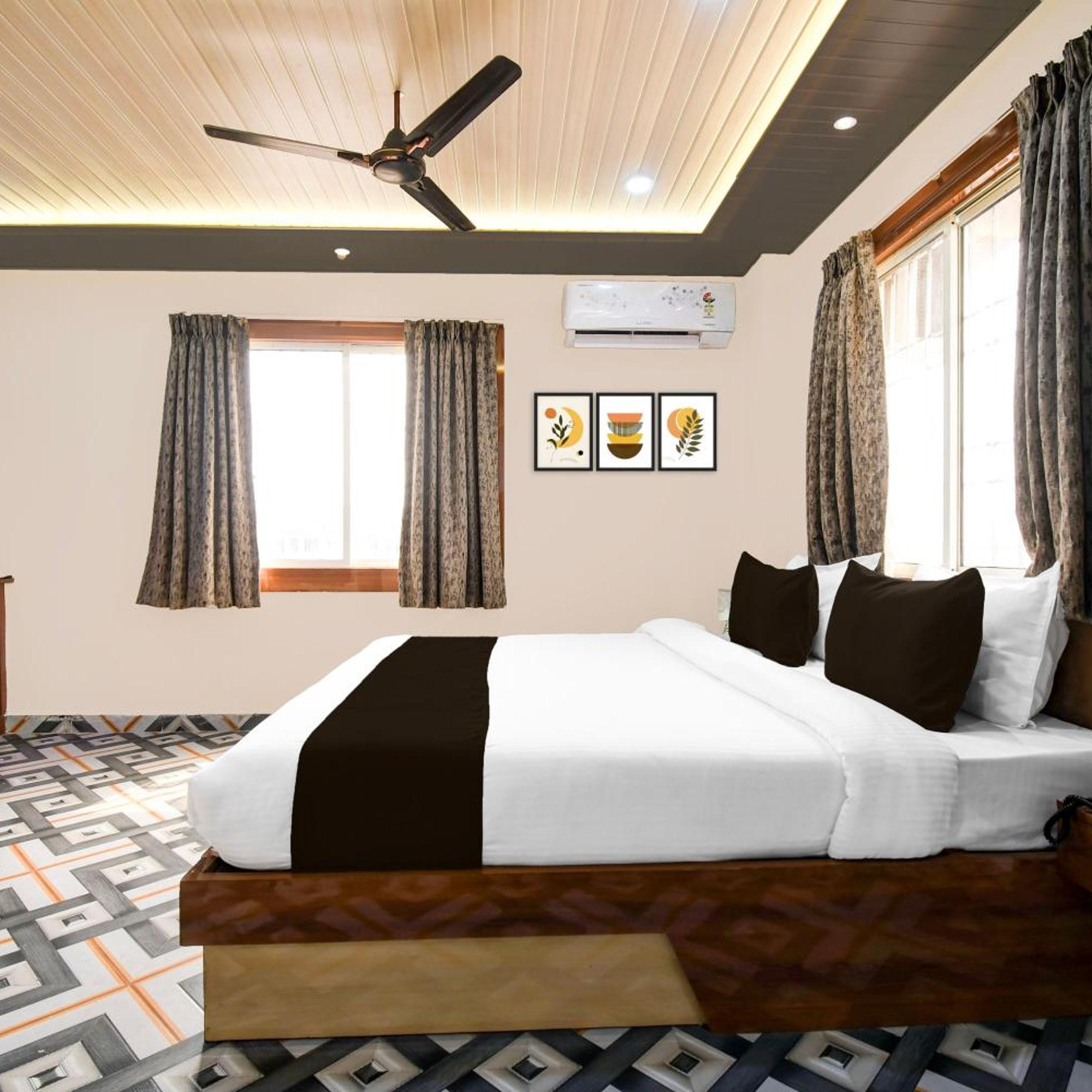 Deluxe Room thumbnail 2