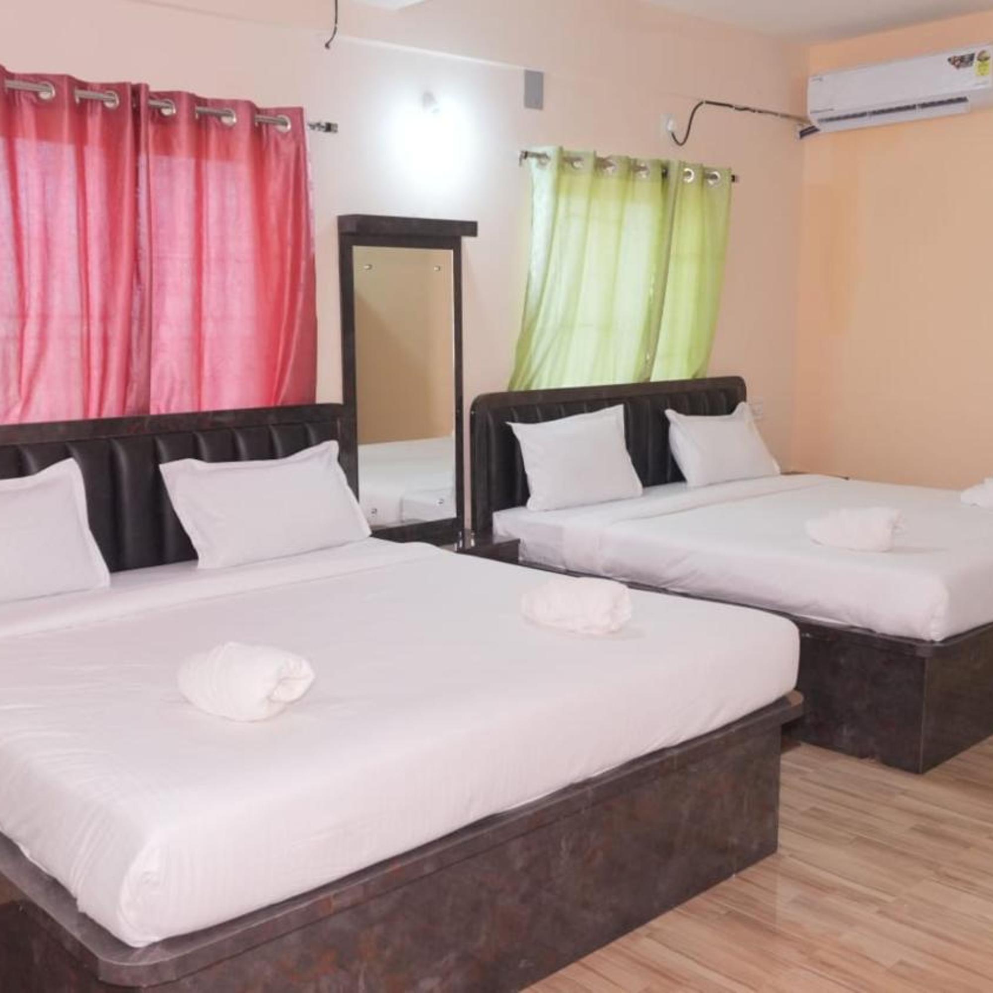 Deluxe Room thumbnail 2