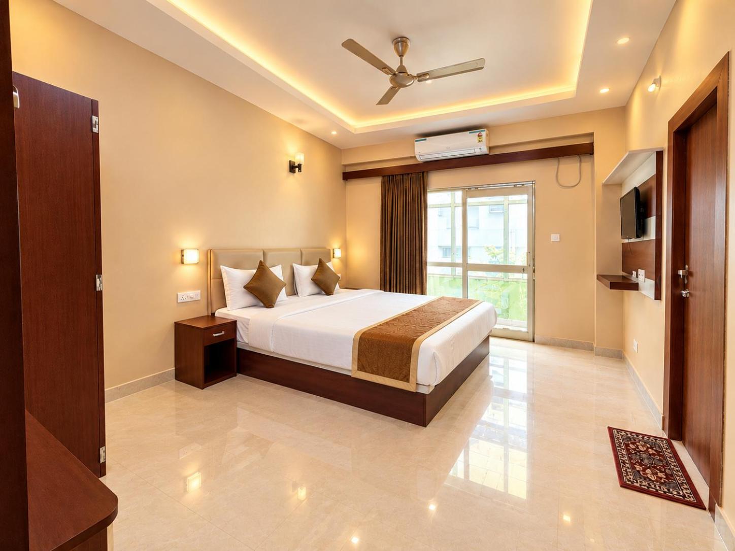 Deluxe Room thumbnail 2