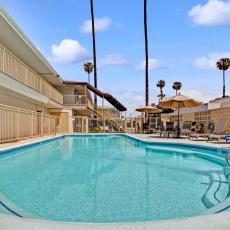 Super 8 by Wyndham Los Angeles-Culver City Area