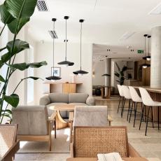 ADELANTE Boutique Hotel