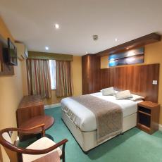 Hotel Oliver, 198 Cromwell Road SW50SN