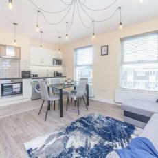 Modern stylish 2 bedroom apartment in East London