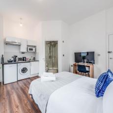 Camberwell Studios, 10 mins to Station