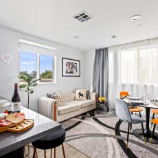Spacious Luxury Villas in the heart of LA! Free parking and Jacuzzi