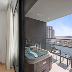 Cozy Studio with Private Jacuzzi &Canal View