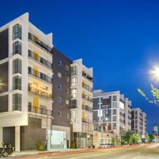 Luxe on Hollywood Blvd 2BR with FREE PARKING