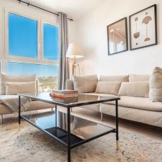 23rd Floor City Apartment with Pool & Gym REMS