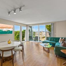 Emerald Serenity' Full Marina View Pool Gym Luxury Stay Right on Water