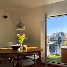 Eiffel Tower View Apartment