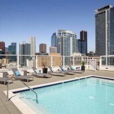 DTLA 2BR Rooftop Jacuzzi & Sunset Views