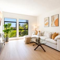 The Hollywood Retreat - Stylish 2BR with Pool & Parking