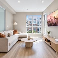 Stylish Hollywood Stay with Balcony, Gym & Laundry