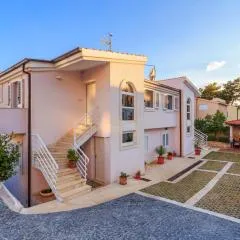 Holiday home Lola, sea on a palm! HEATED POOL