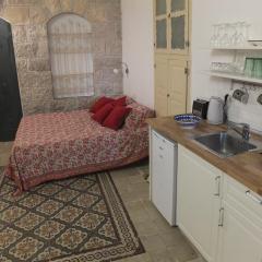 Central old stone Jerusalem apartment