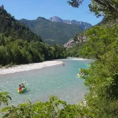 Les Acacias