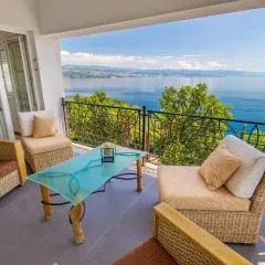 Luxury penthouse Prestige near the sea