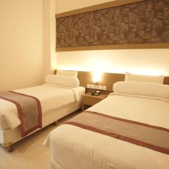 Viva Hotel Kediri by Front One