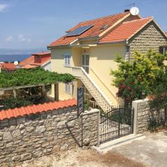 Villa Radoš - 4 Sterne, 3 Apartments für maximal 18 Gäste