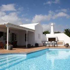 VILLA MANUELA by Buenavilla