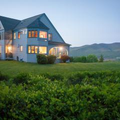 Private Family-Friendly Mountain Retreat, 30 Acres, Panoramic View, Fire Pit