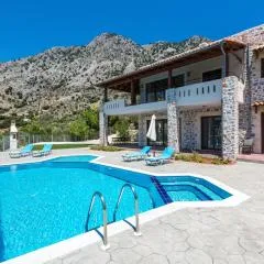 Villa Asigonia with Heated Pool & Whirlpool