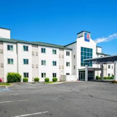 Motel 6-Portland, OR - North